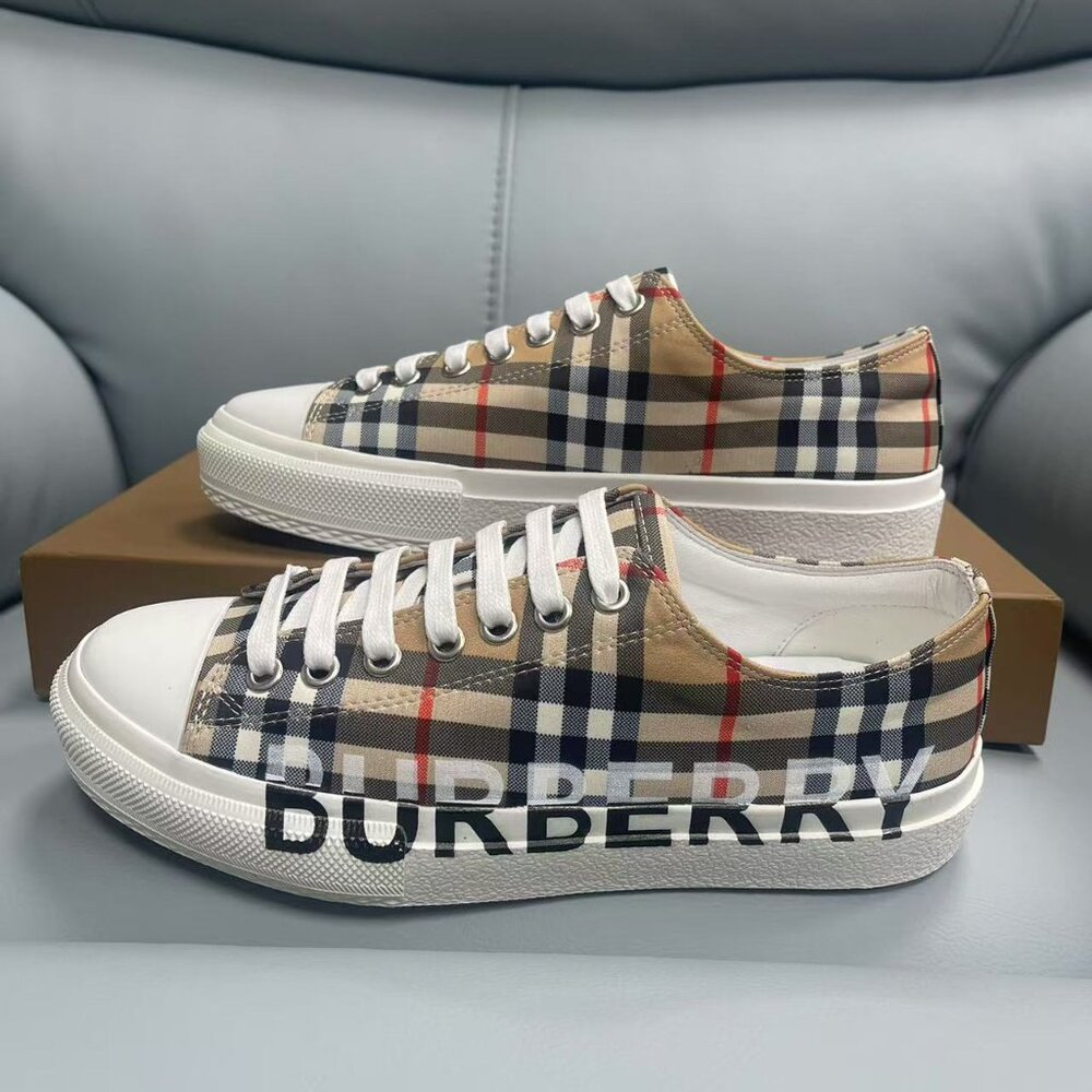 💯💎 New Women's Burberry Classic Plaid Board Shoes 🌟